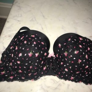 Victoria’s Secret lace bra (34DD)
